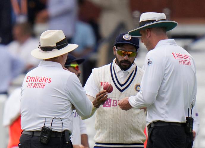 Ind vs Eng 3rd Test: England fans throw ball at Mohammed Siraj 