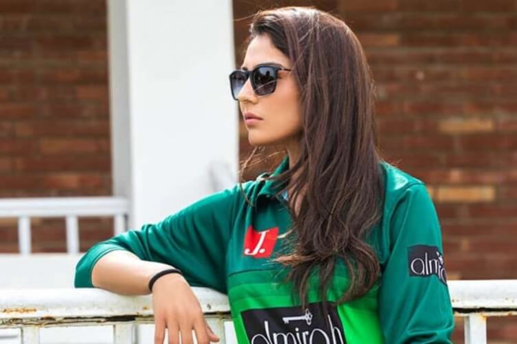 Top 10 Most Beautiful Women Cricketers